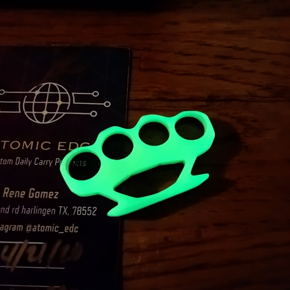 Atomic EDC knuck carbon/green glow pendant - Picture 2 of 5